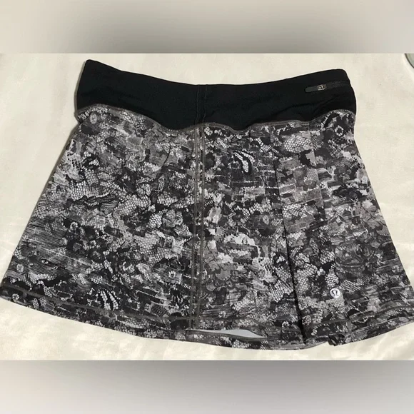 Lululemon Athletica Pace Rival Black and White Skater Skirt - Picture 3 of 8